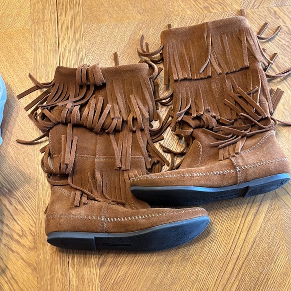 Minnetonka Camel Leather Fringe Boots ~ Size 7 - Picture 3 of 5